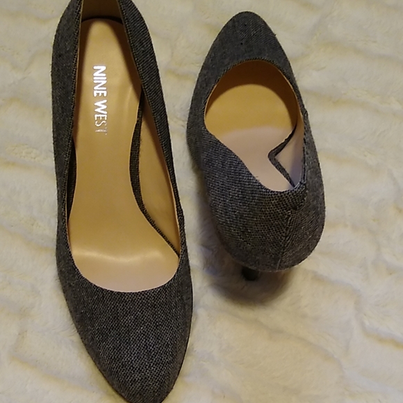 Beautiful Nine West Heels - Picture 3 of 3